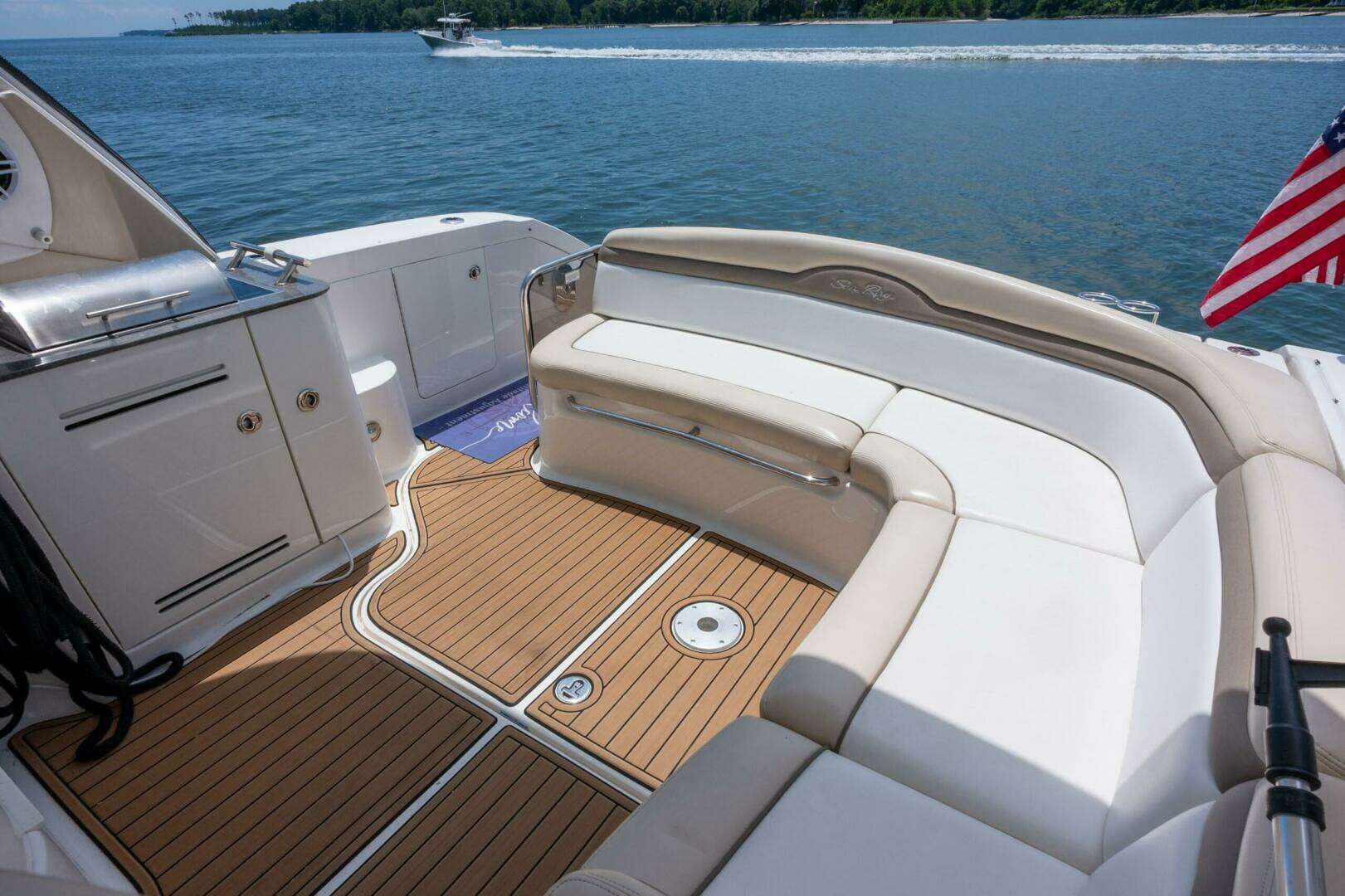 2013 Sea Ray 370 Sundancer - Image 16