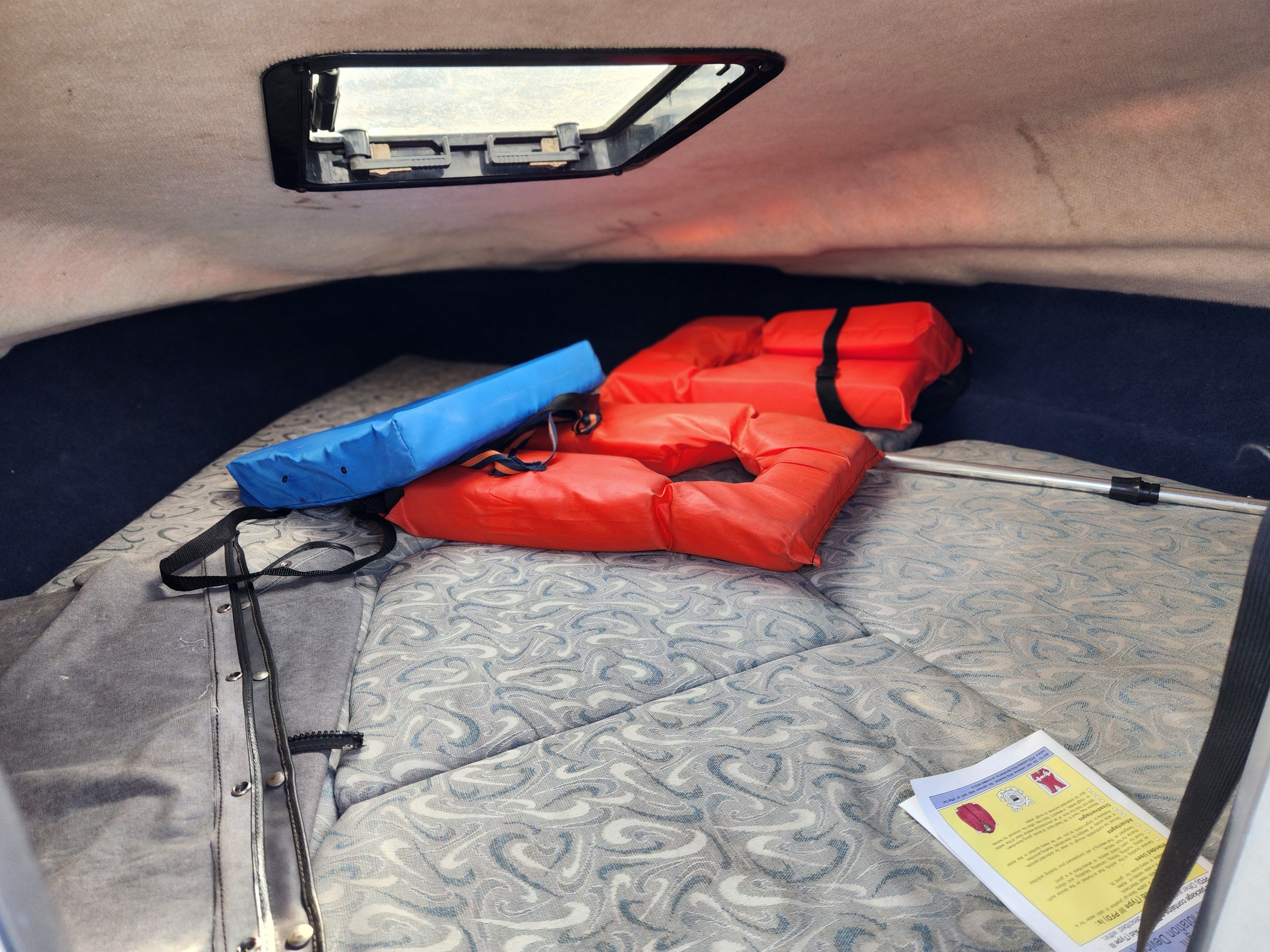 1996 Bayliner 1952 Capri Cuddy - 18