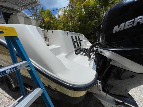 2005 Hydra-Sports 3300 VX - 23