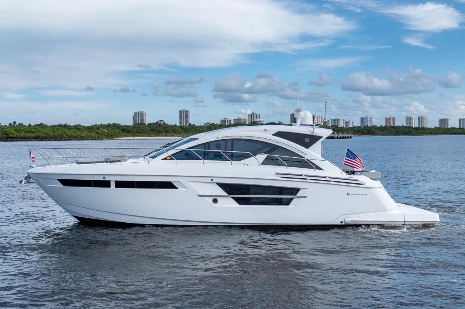 2022 Cruisers Yachts 54 Cantius