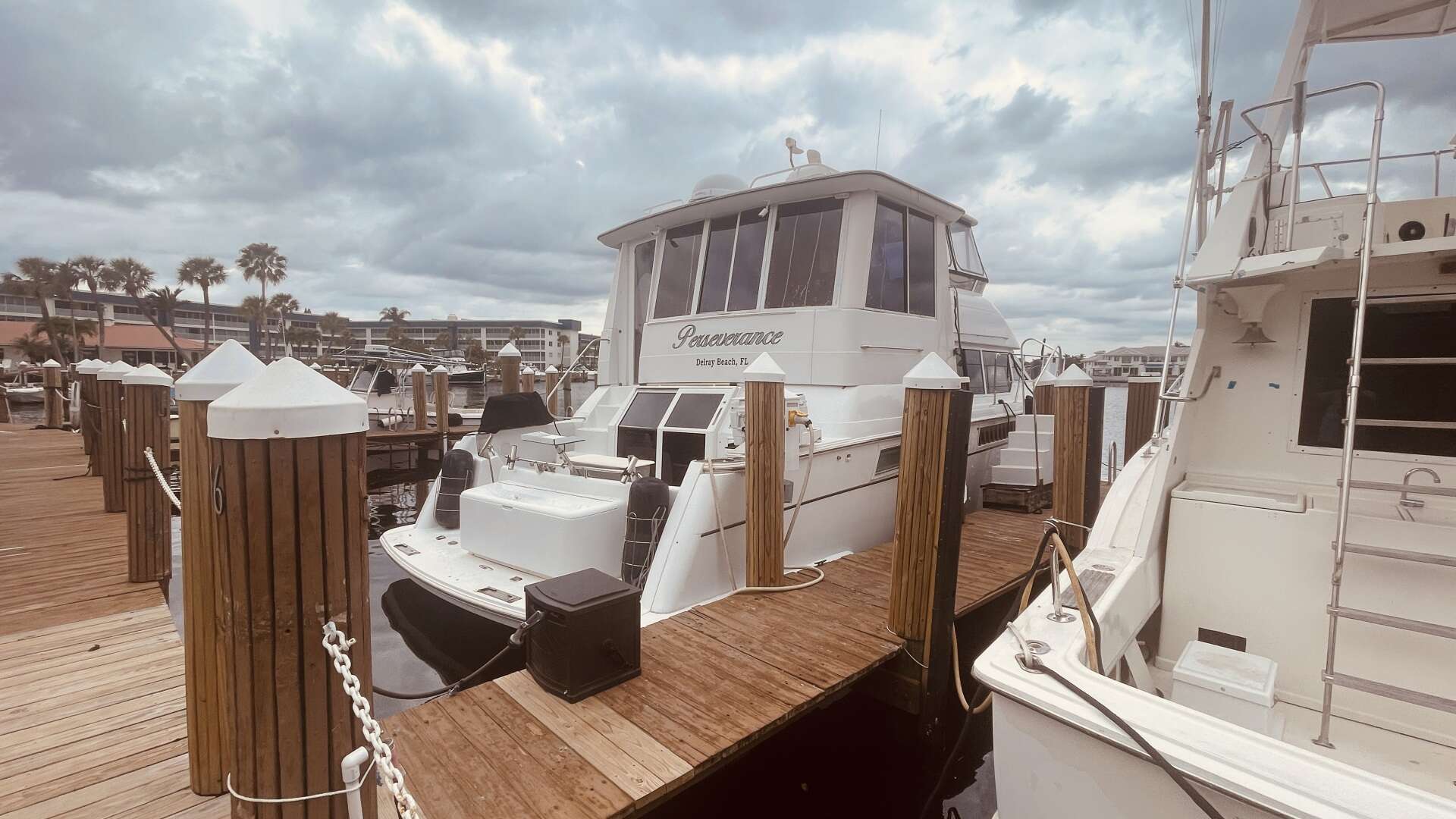 1997 CARVER YACHTS 500 COCKPIT MY - Image 3