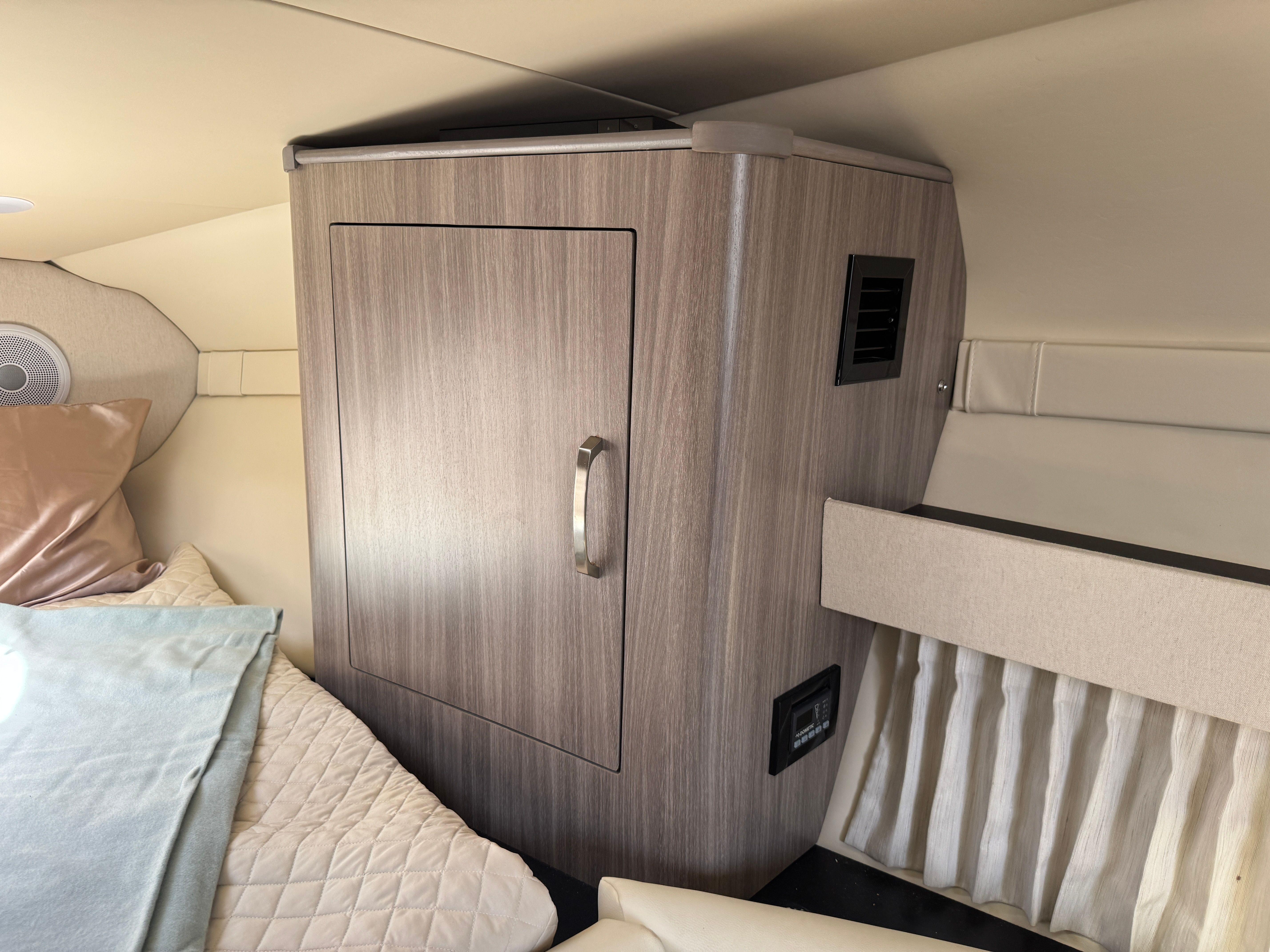 2023 REGAL 33 EXPRESS - Image 22