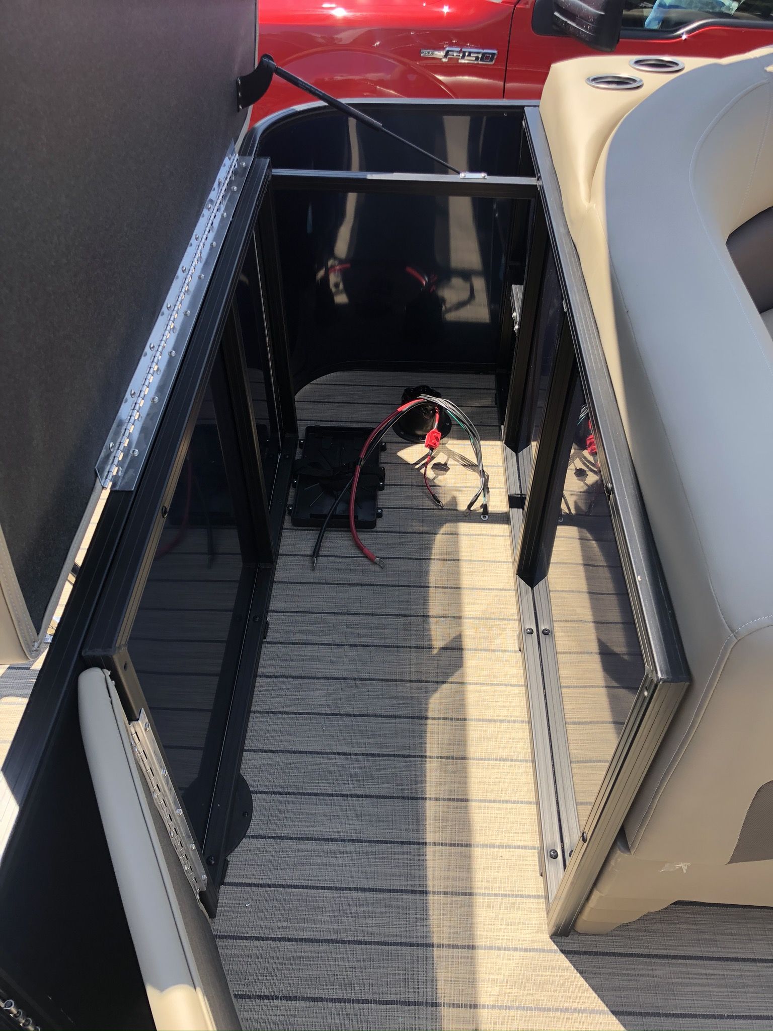2026 Sylvan Mirage 8520 Cruise - 2