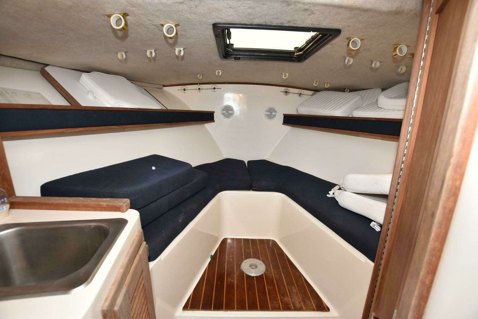 2001 Carolina Classic 28 Express Fisherman - Image 12