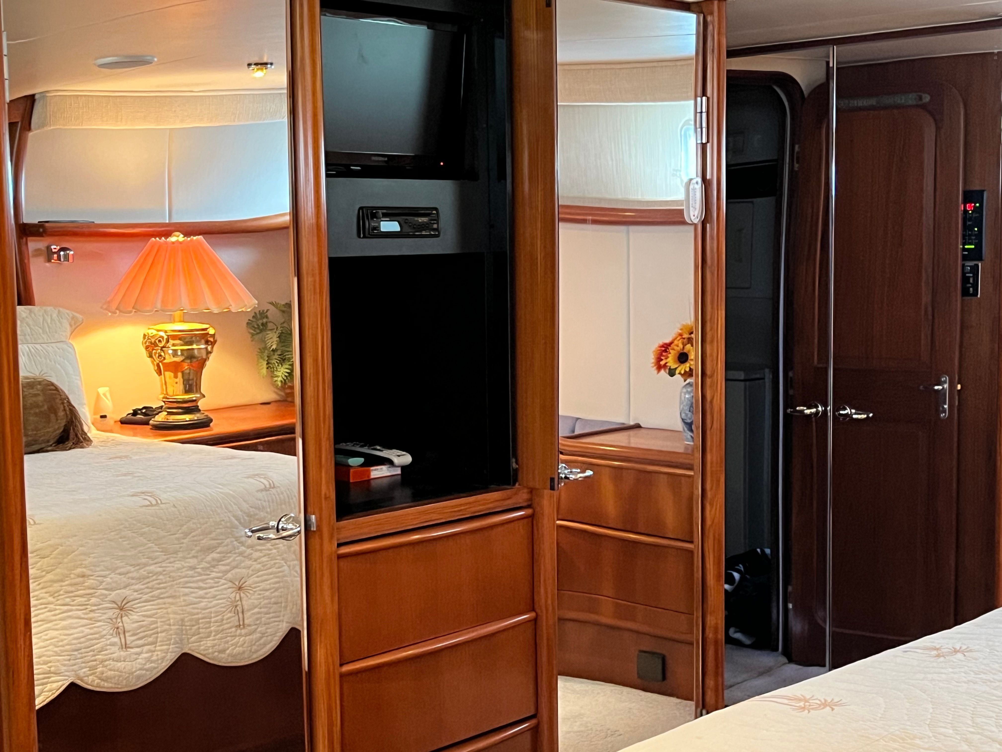 1994 Viking Motor Yacht - 39