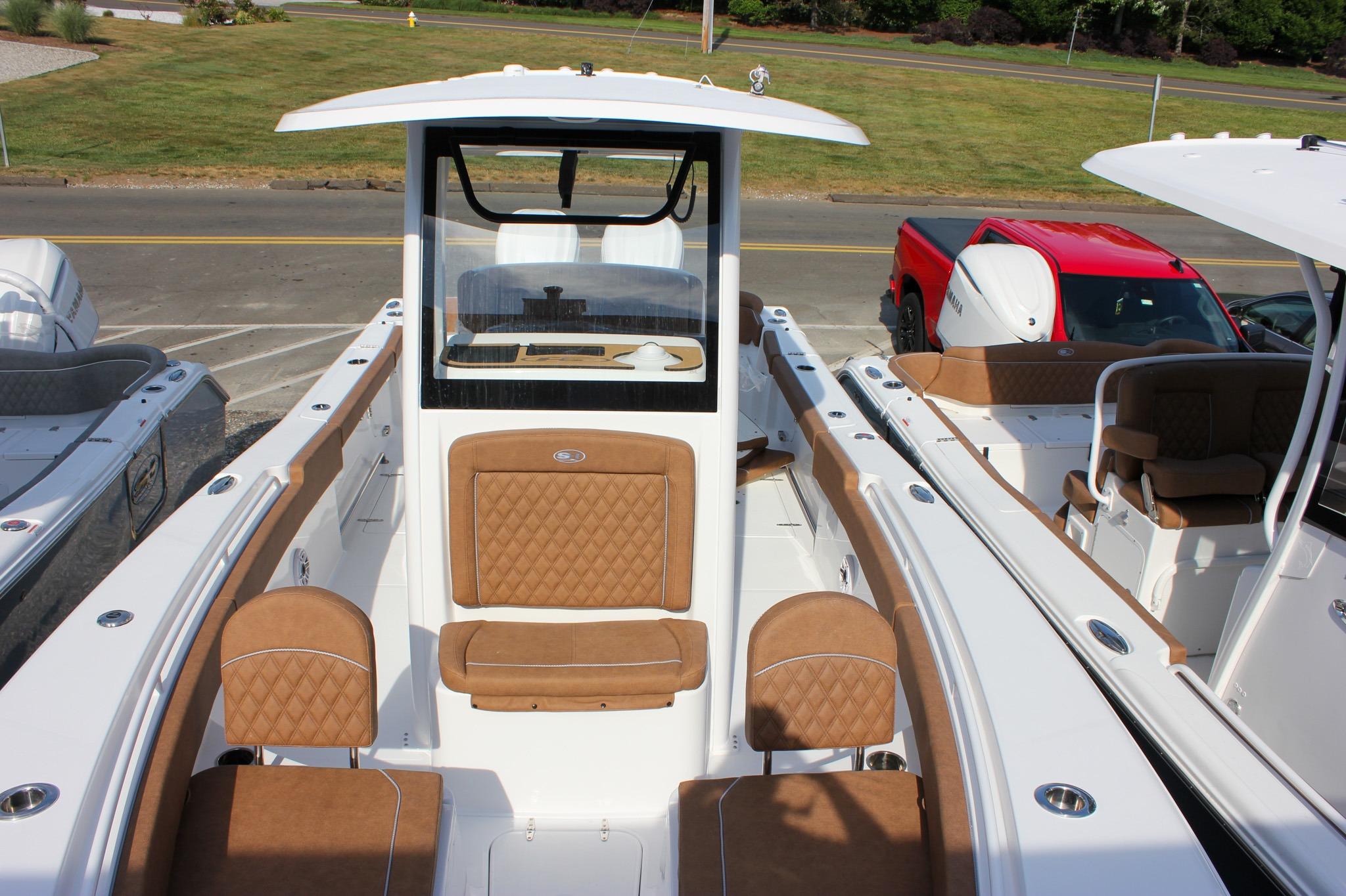 2027 Sea Hunt Ultra 275 SE boat with tan seating and sleek design.