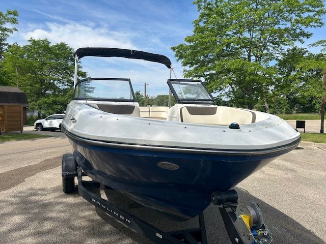 2018 Bayliner VR5 Bowrider I/O - 4