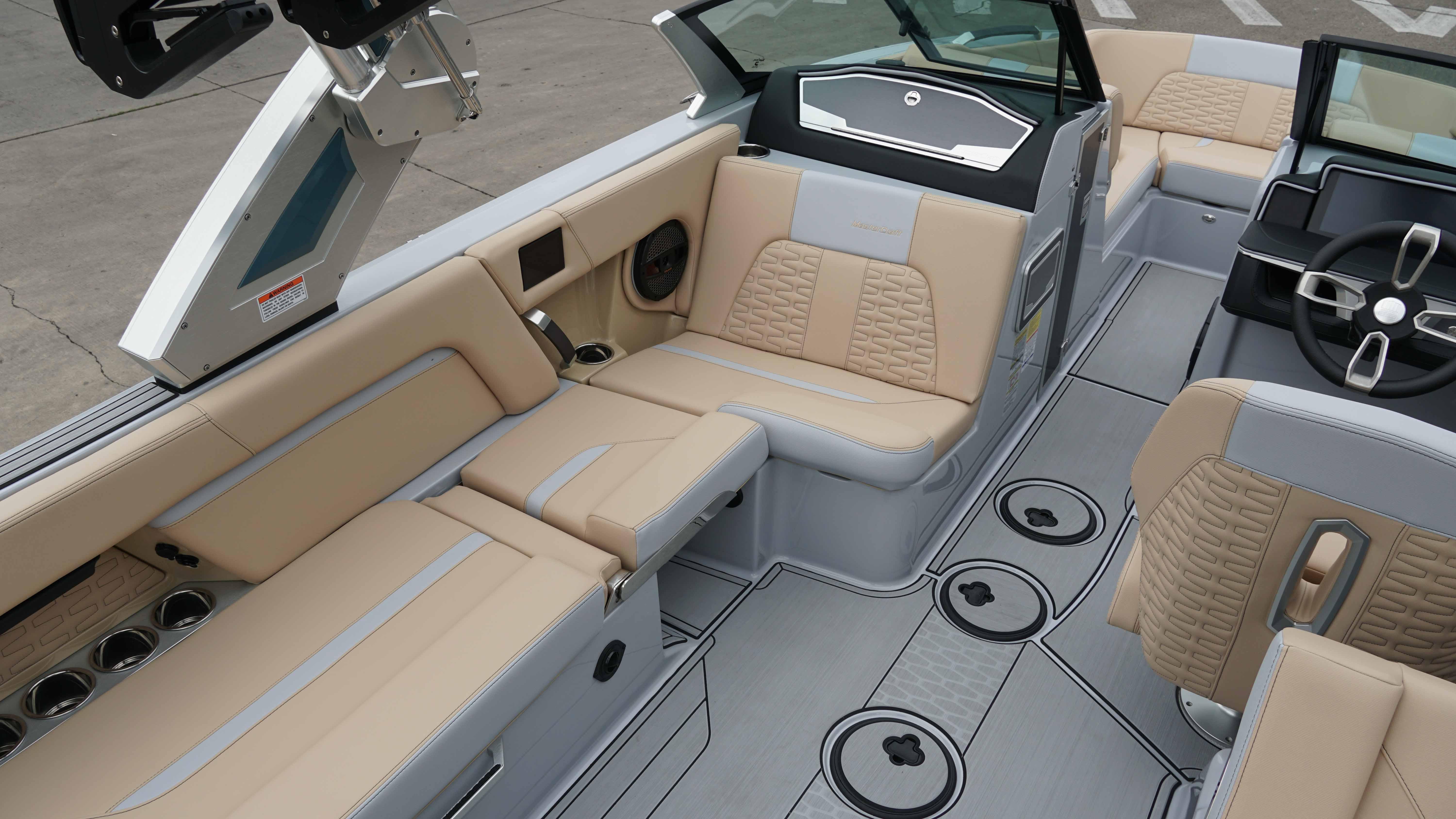 2025 MasterCraft X24 - 12