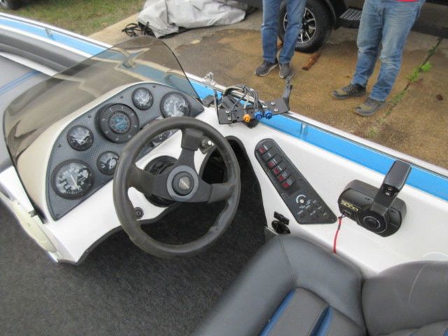 1999 Champion 186 FISH N SKI / 2006 MERCURY 150 OPTIMAX - 18