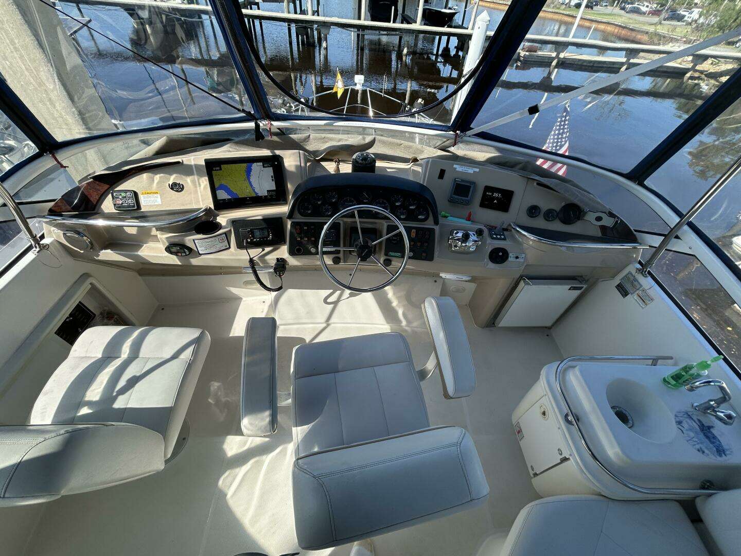 2005 Carver 366 MY - Image 10