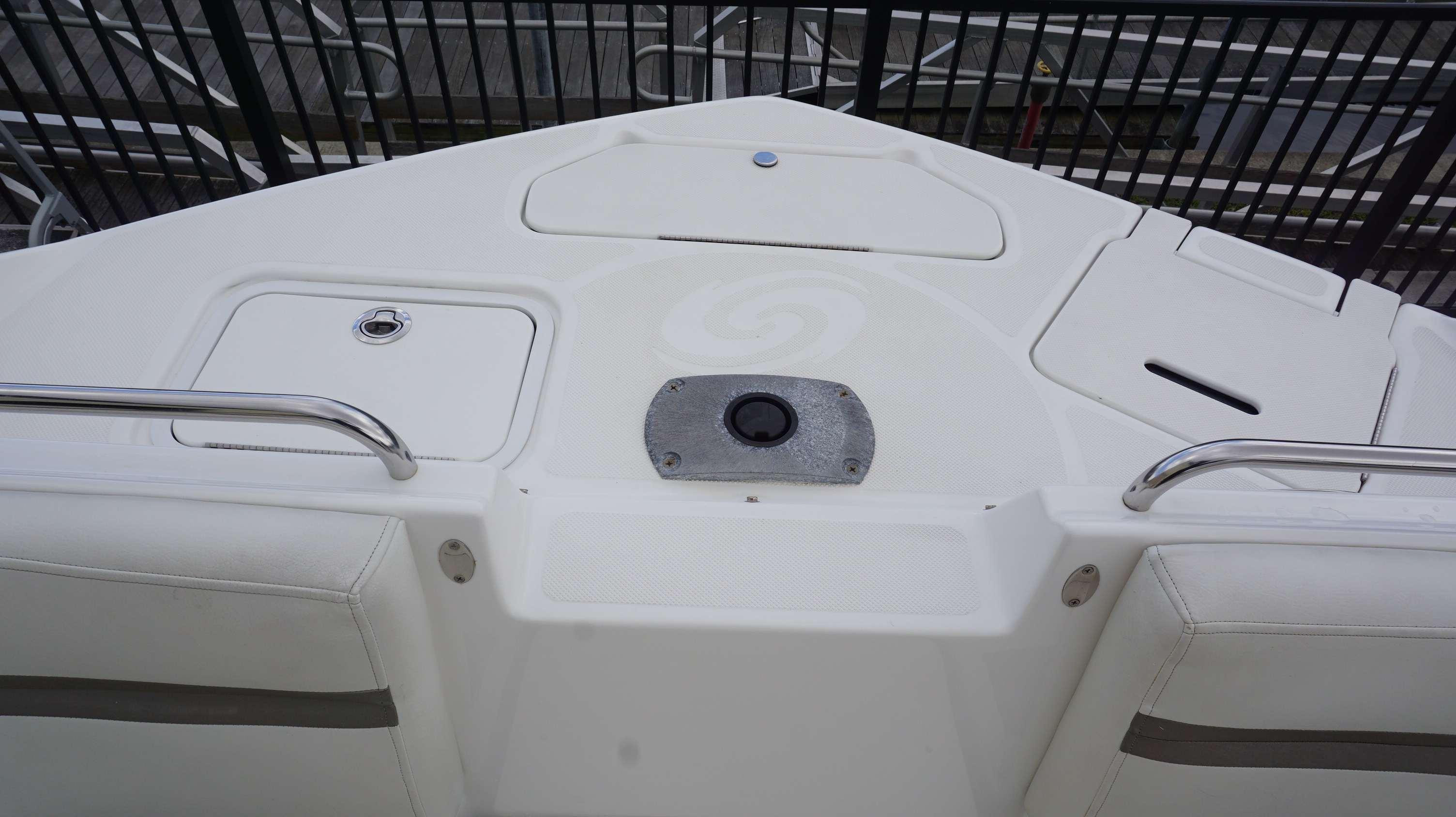 2015 Hurricane 2486SD - 24