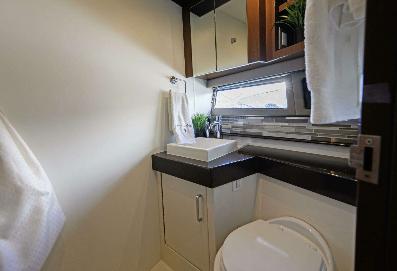 2017 Carver C40 - Image 29