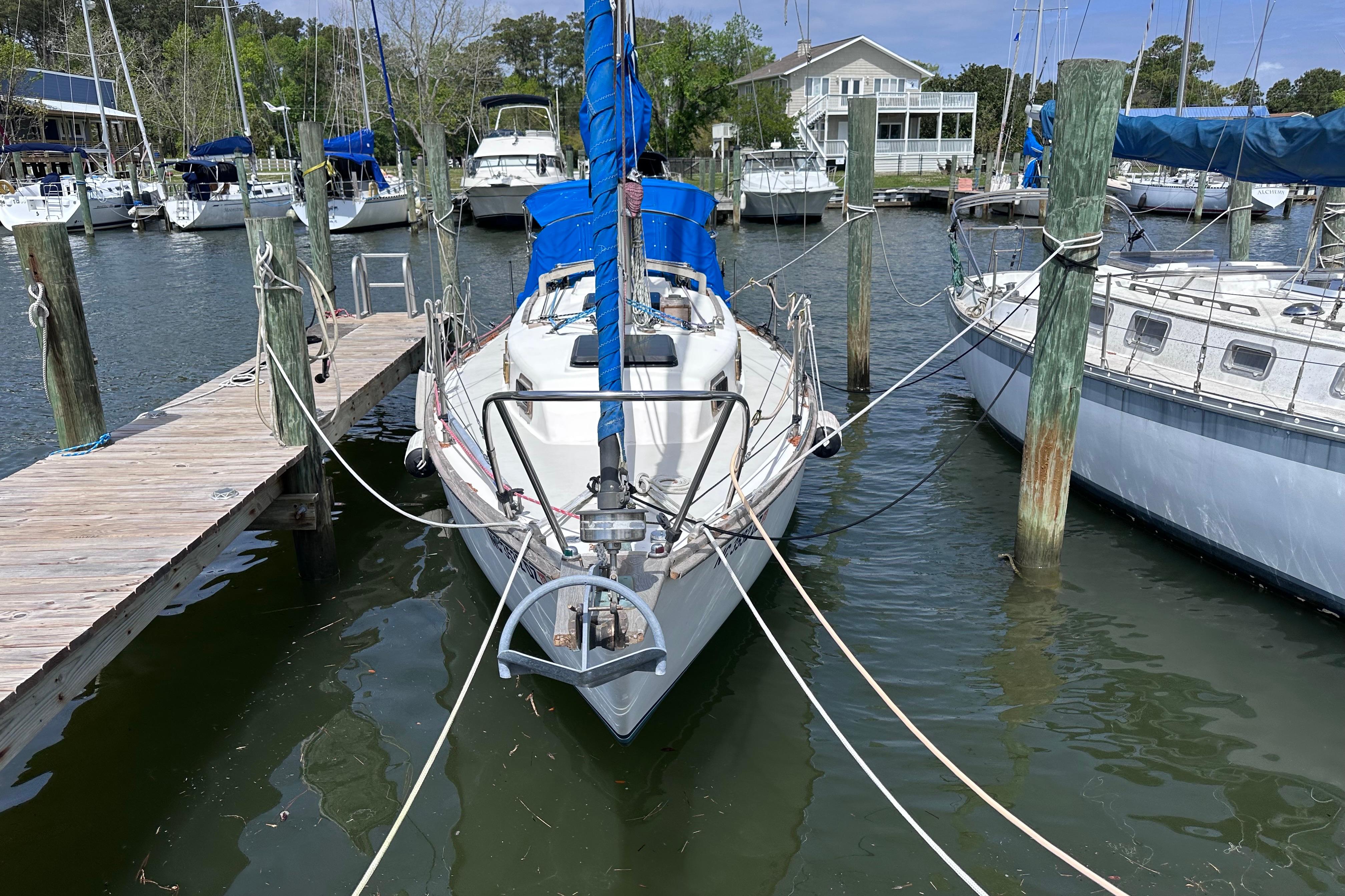 1975 Cape Dory 28