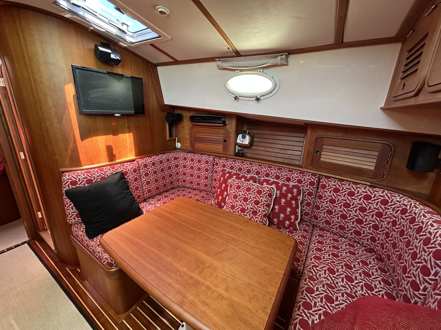 2006 Hinckley — - Image 23