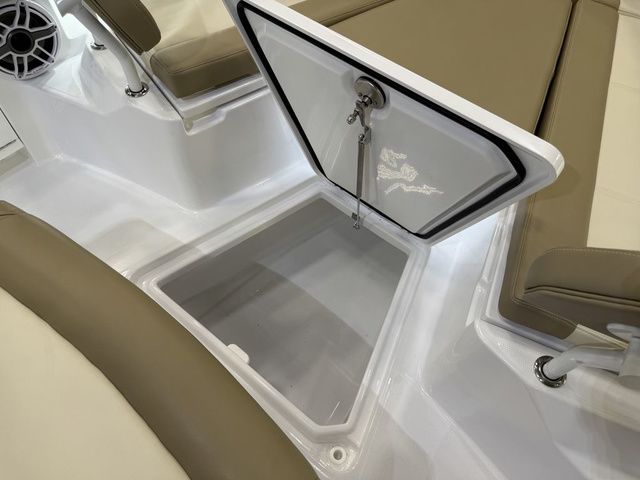 2026 Everglades 253 Center Console - 28
