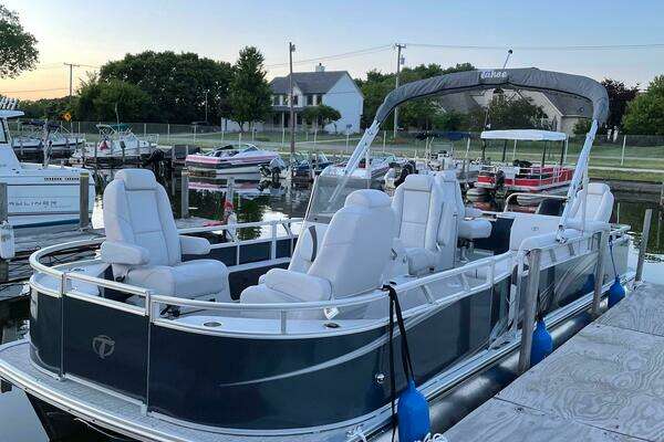 2022 Tahoe GT2585 Center Console Fishing Tritoon