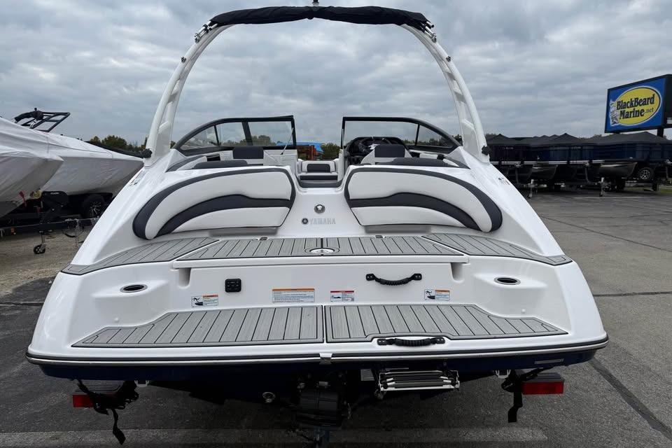 2026 Yamaha Boats 195S, rear view, showcasing sleek design and spacious seating.