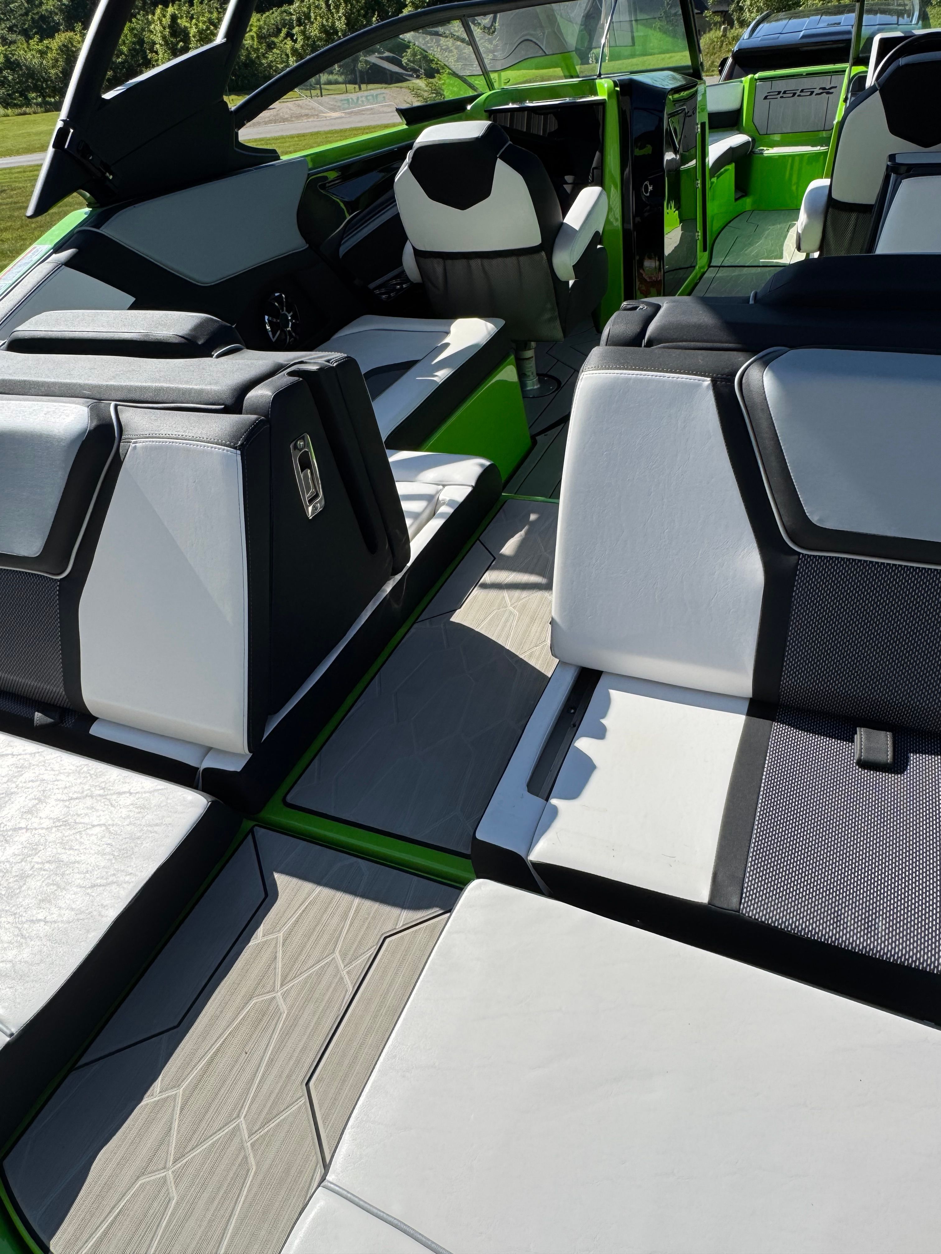 2022 Yamaha Boats 255XD - 63