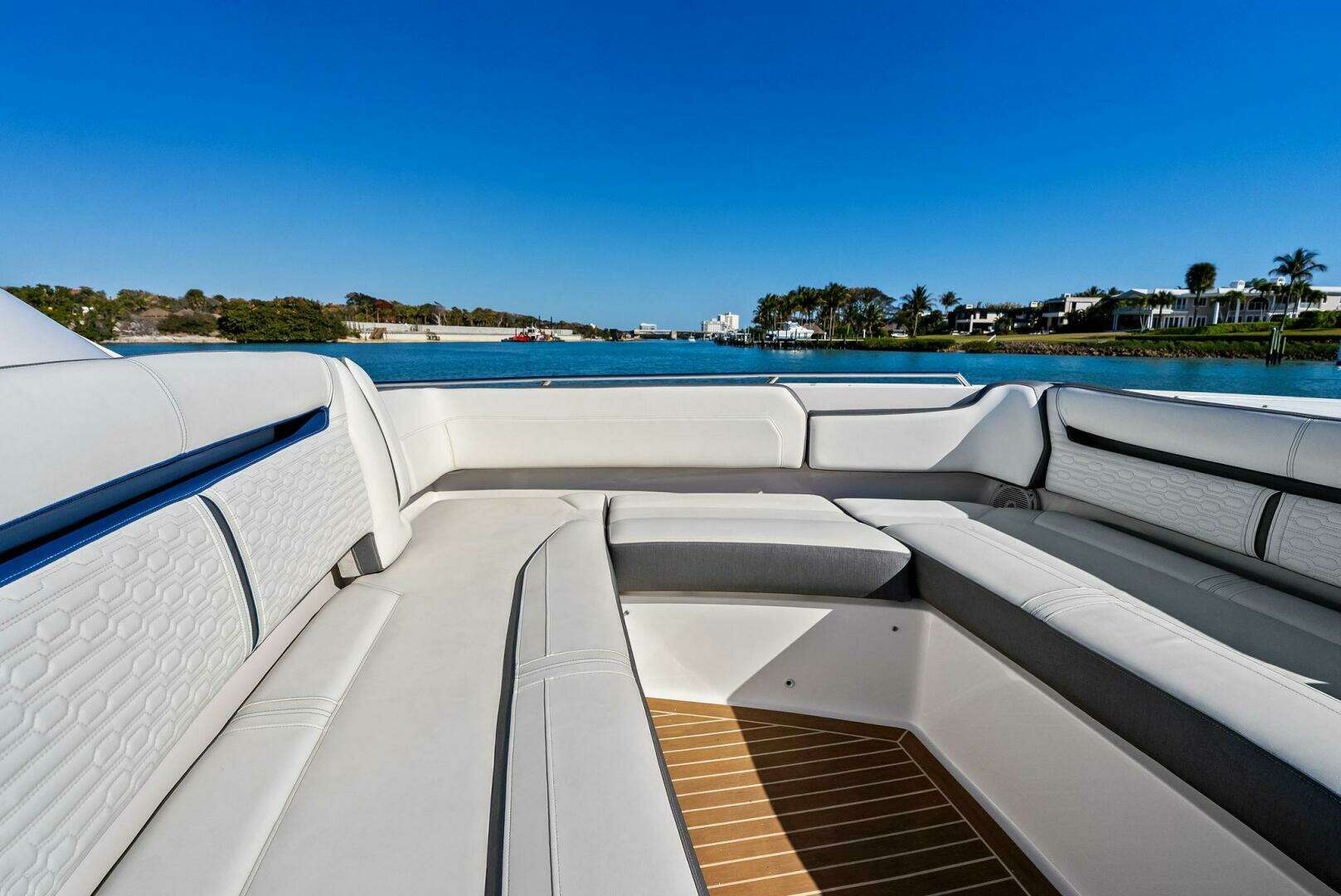 2019 Tiara Yachts 38 LS - Image 8