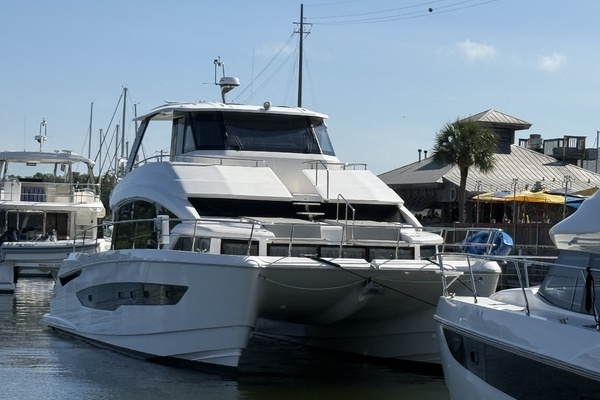 2025 Aquila 54 ENCLOSED BRIDGE