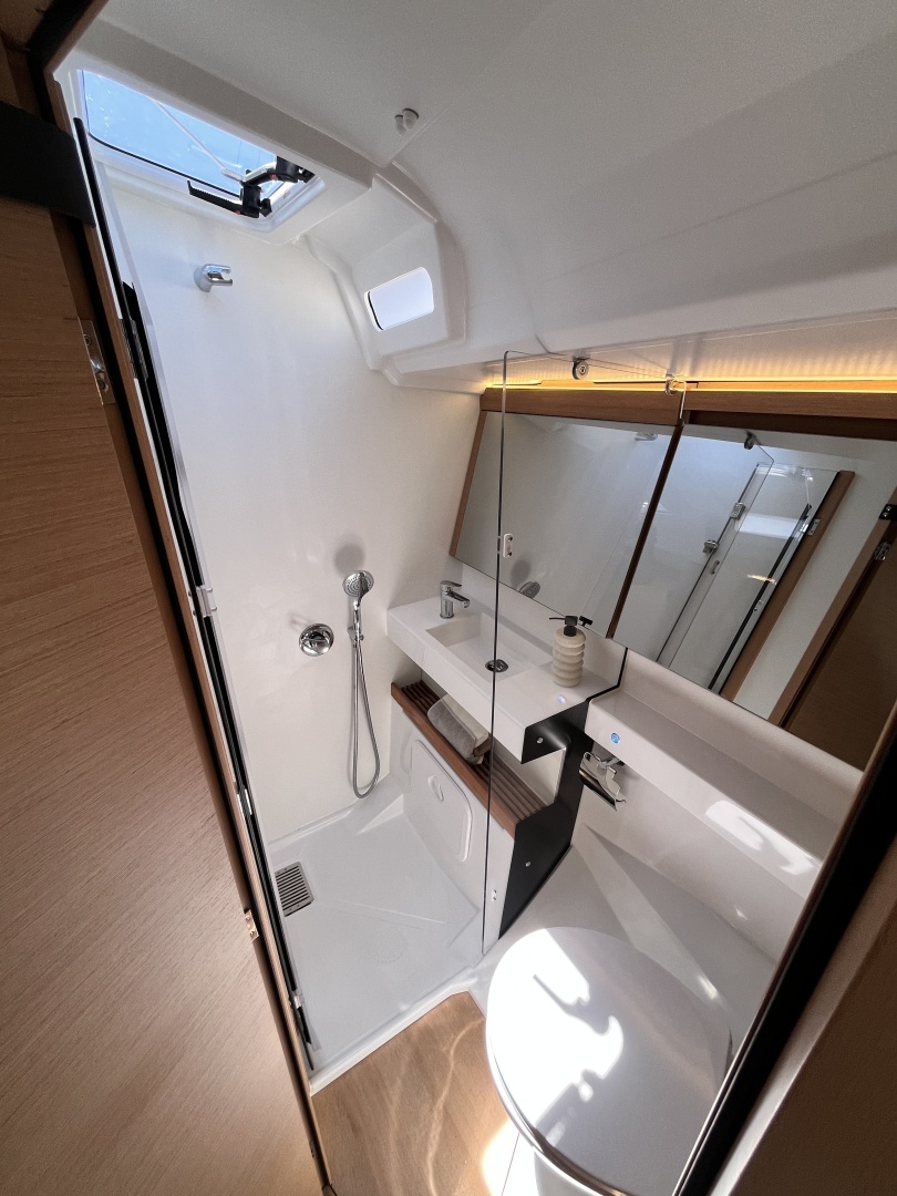 2025 Jeanneau Sun Odyssey 440 - Image 19