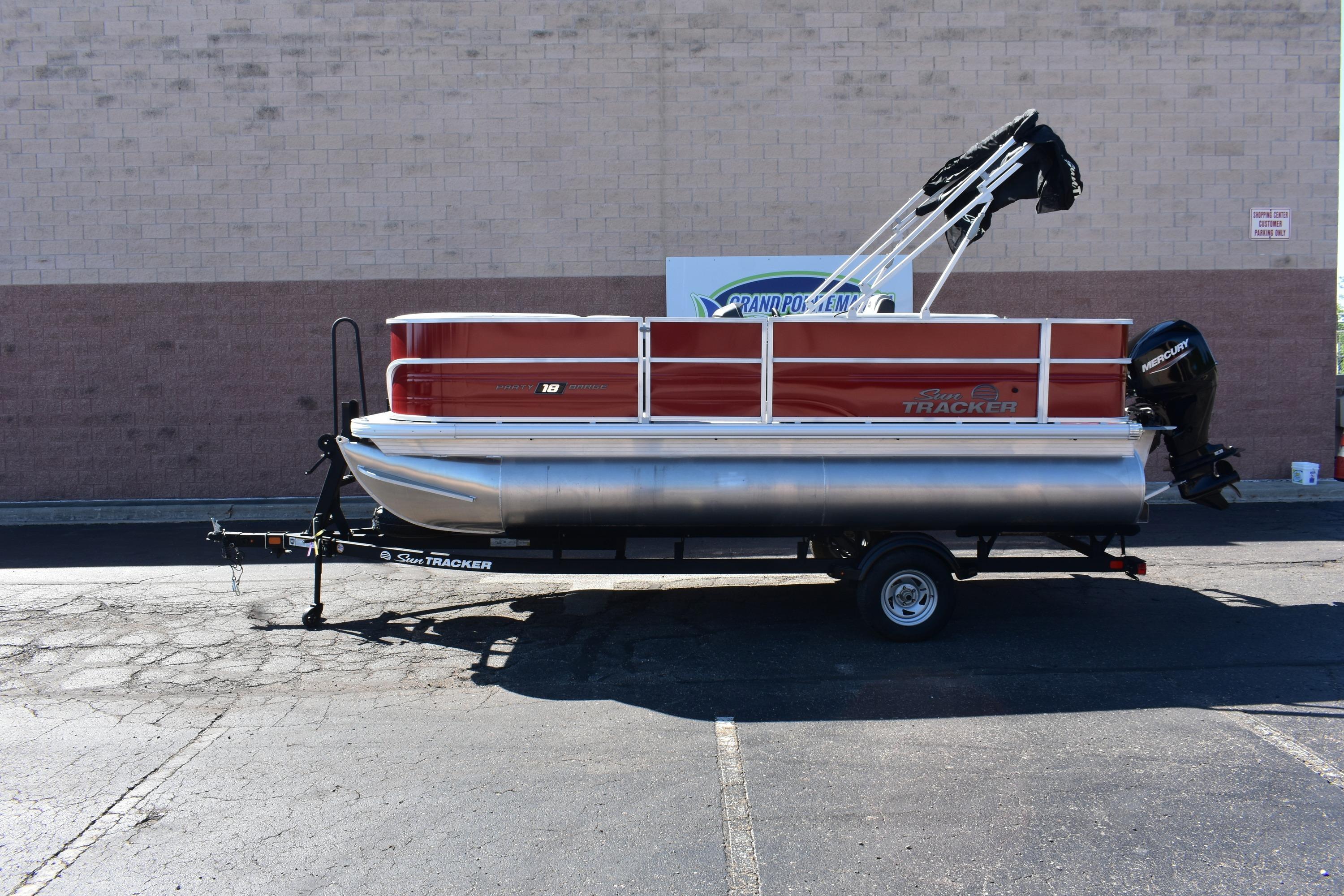 2026 Sun Tracker Party Barge 18 DLX