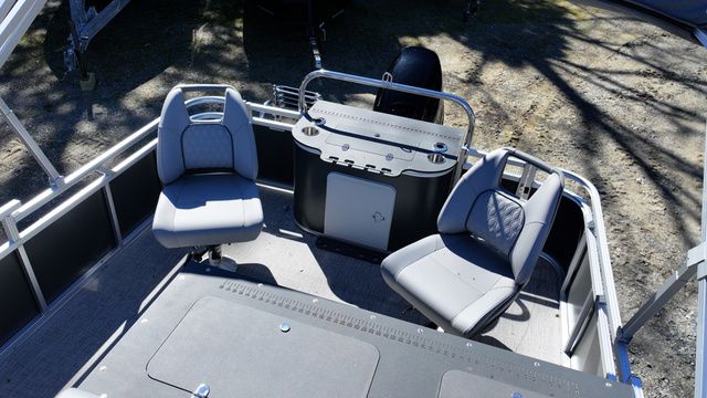 2026 Tahoe Sport 85 Rear Fish 23 - 5