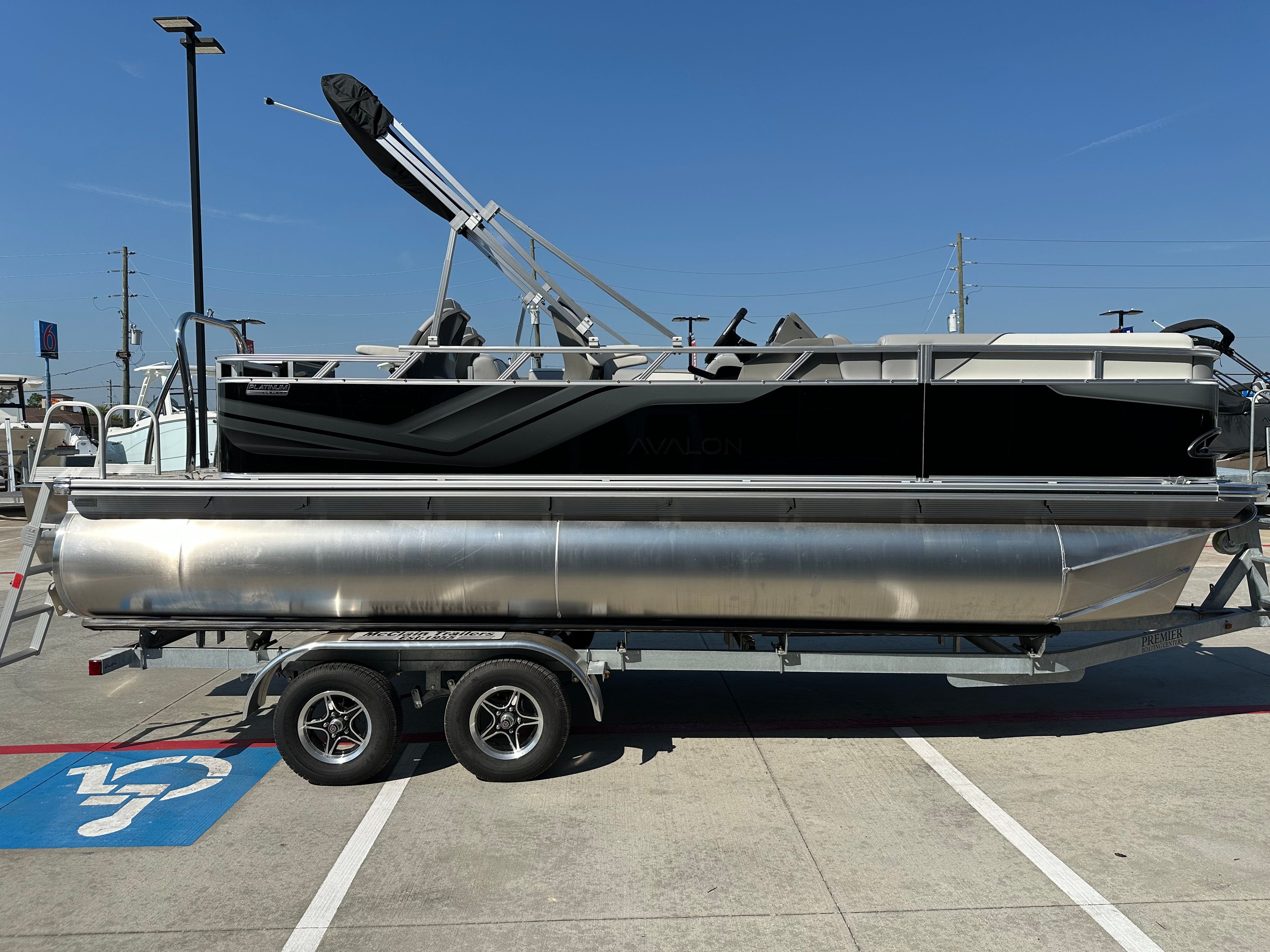 2025 Avalon Venture Rear Fish - 21' - 7