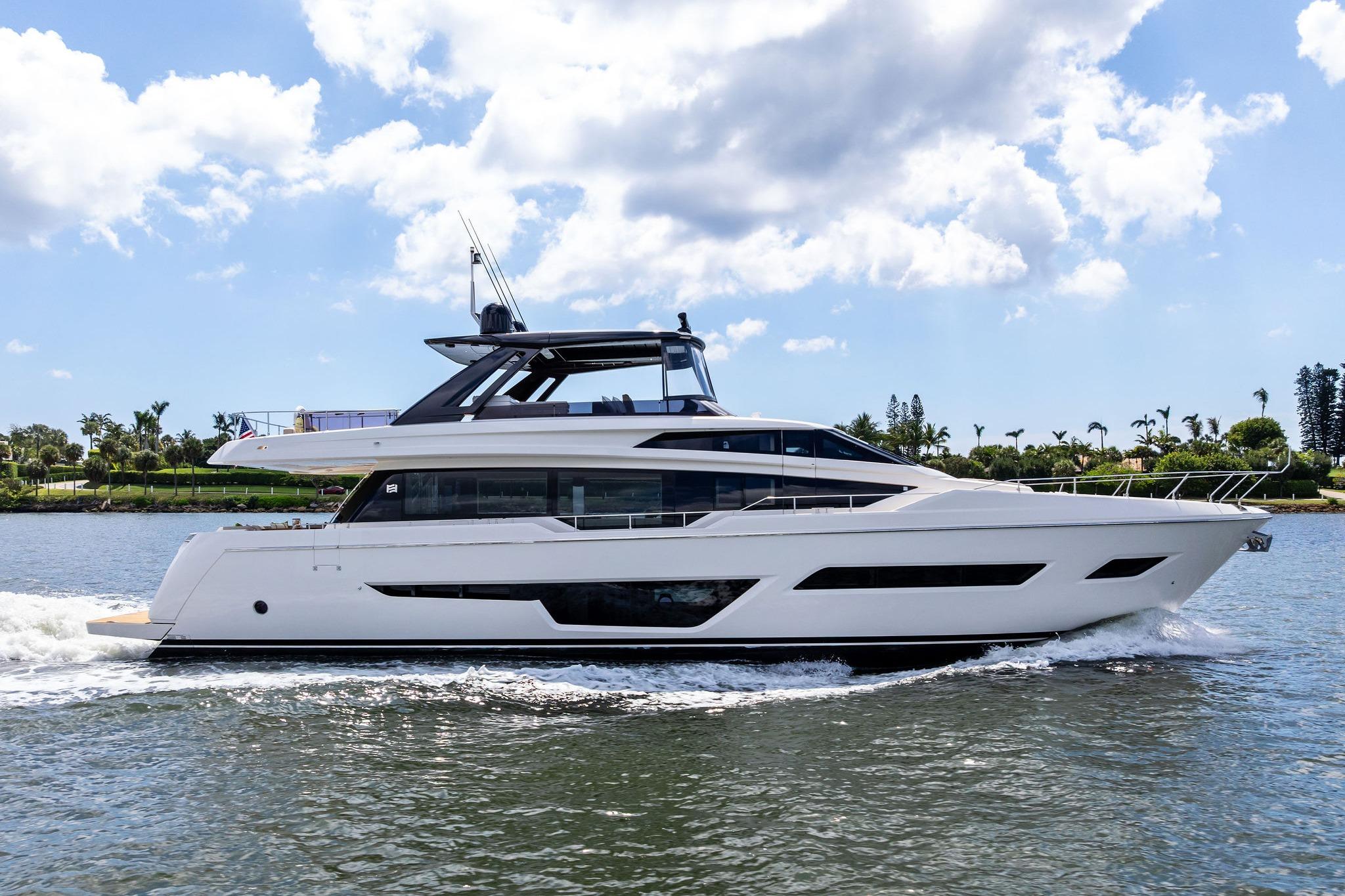 2022 Ferretti Yachts 780