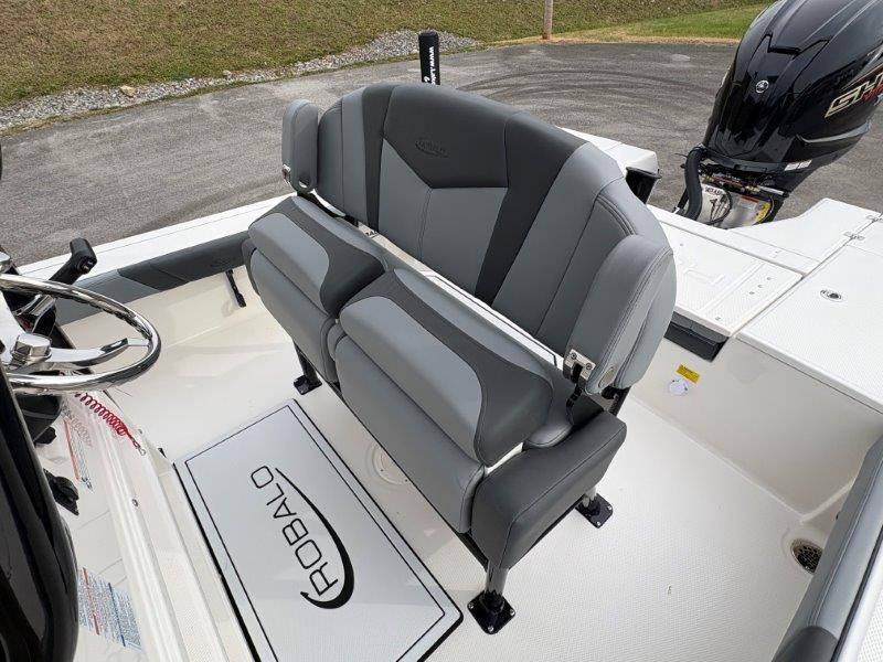 2025 Robalo 226 Cayman - 71