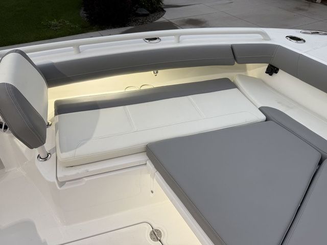 2026 Everglades 253 Center Console - 39