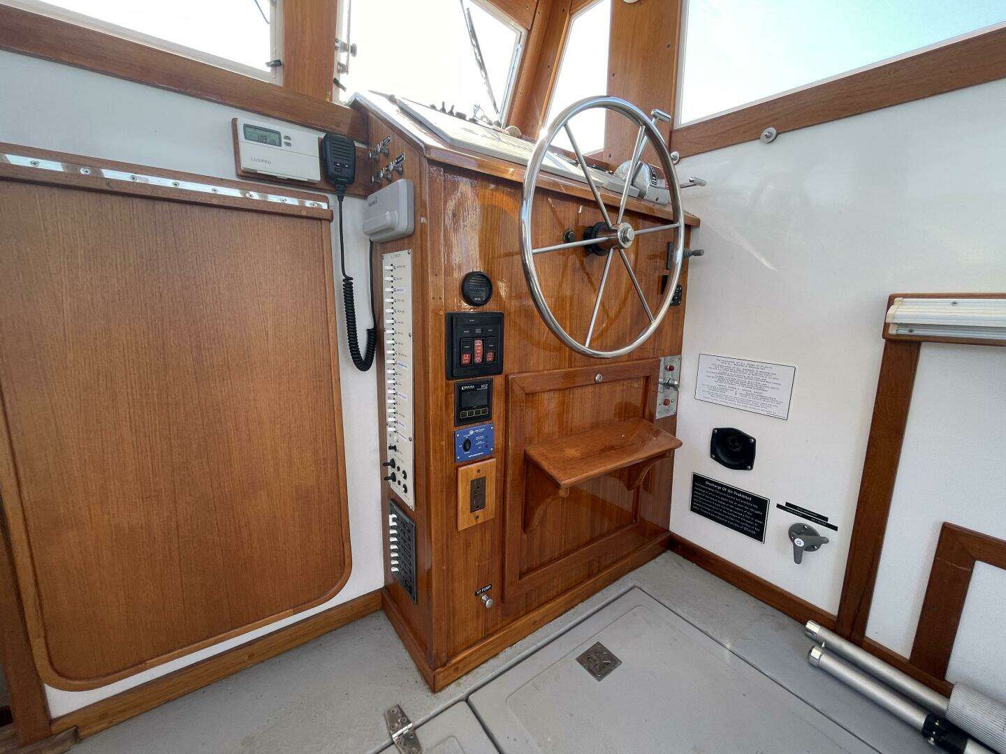 1988 Ellis Extended Pilothouse - Image 18