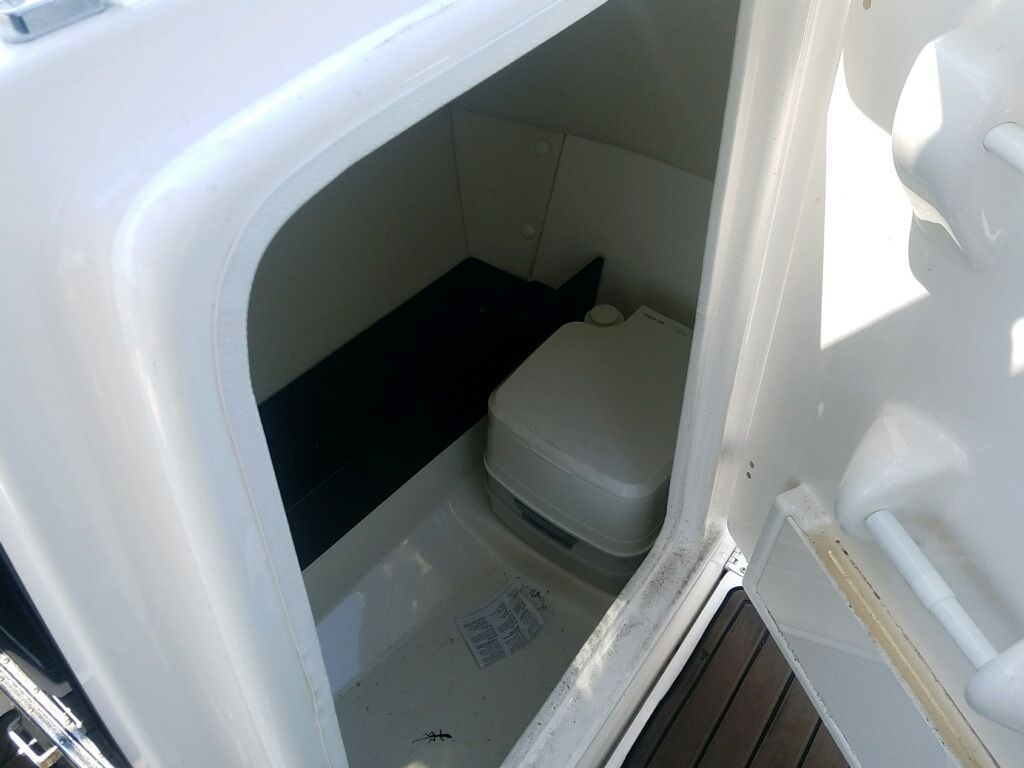 2016 Yamaha Boats 242 Limited E-Series - 12
