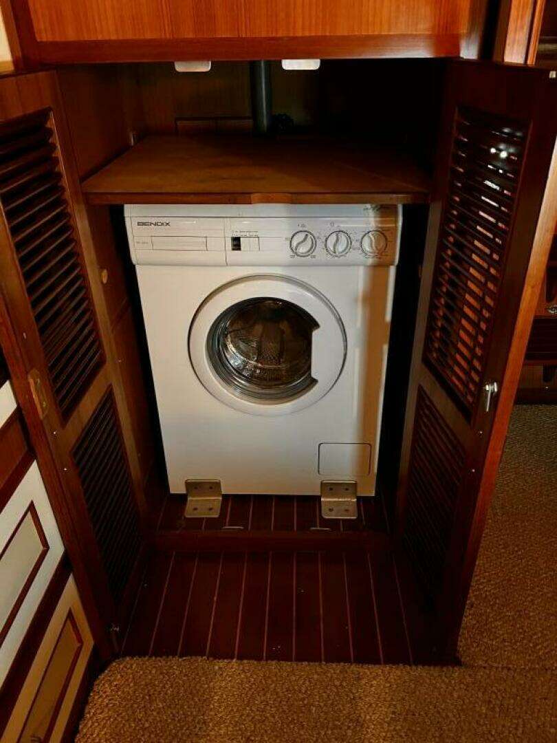 1989 Hi-Star 48 Sundeck - Image 40