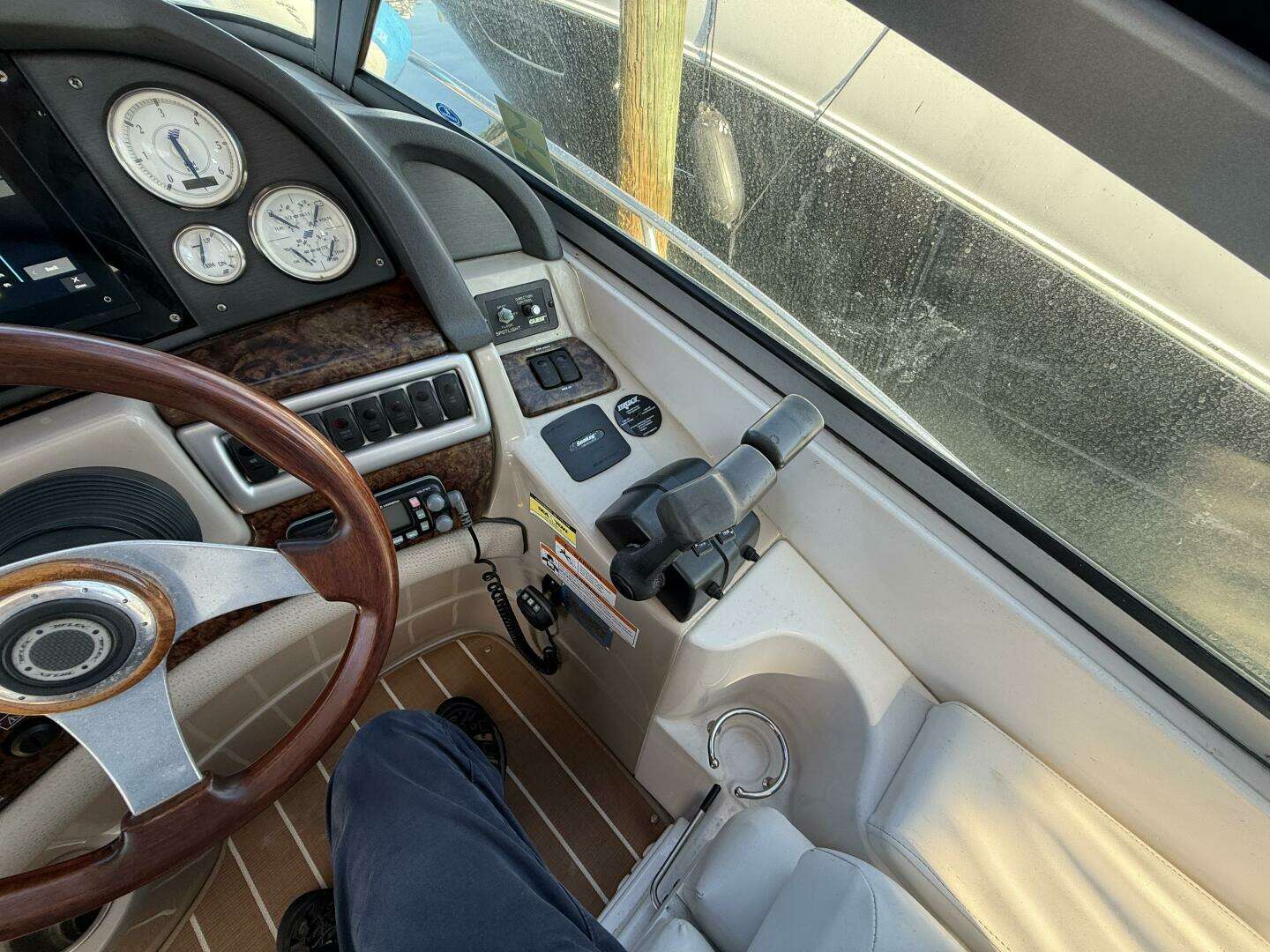 2006 Four Winns 318 Vista - Image 15