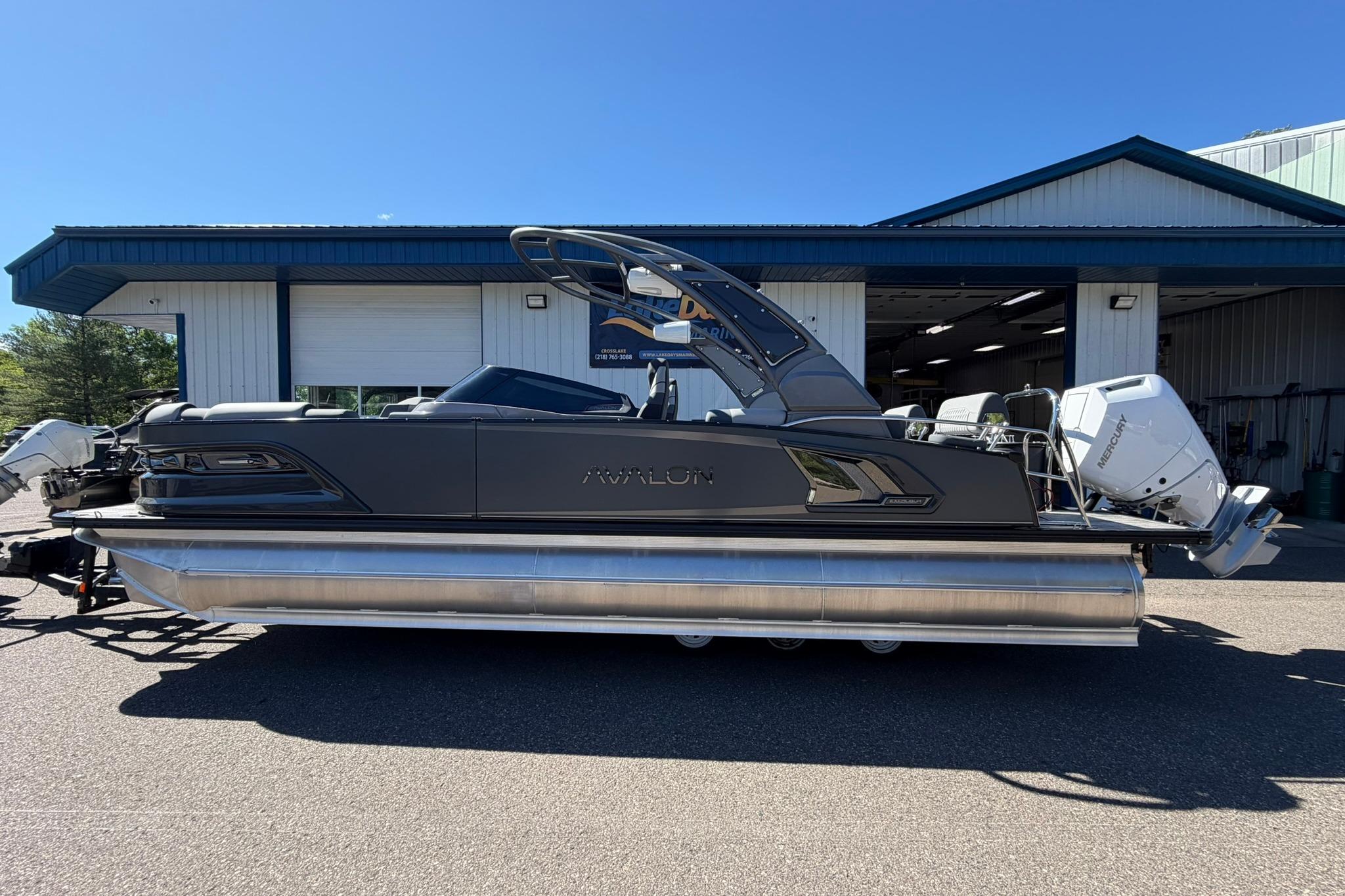 2026 Avalon Excalibur LTD Quad Lounge Windshield - 25'