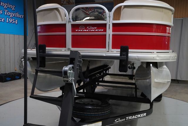 2017 Sun Tracker Party Barge 18 DLX - 3