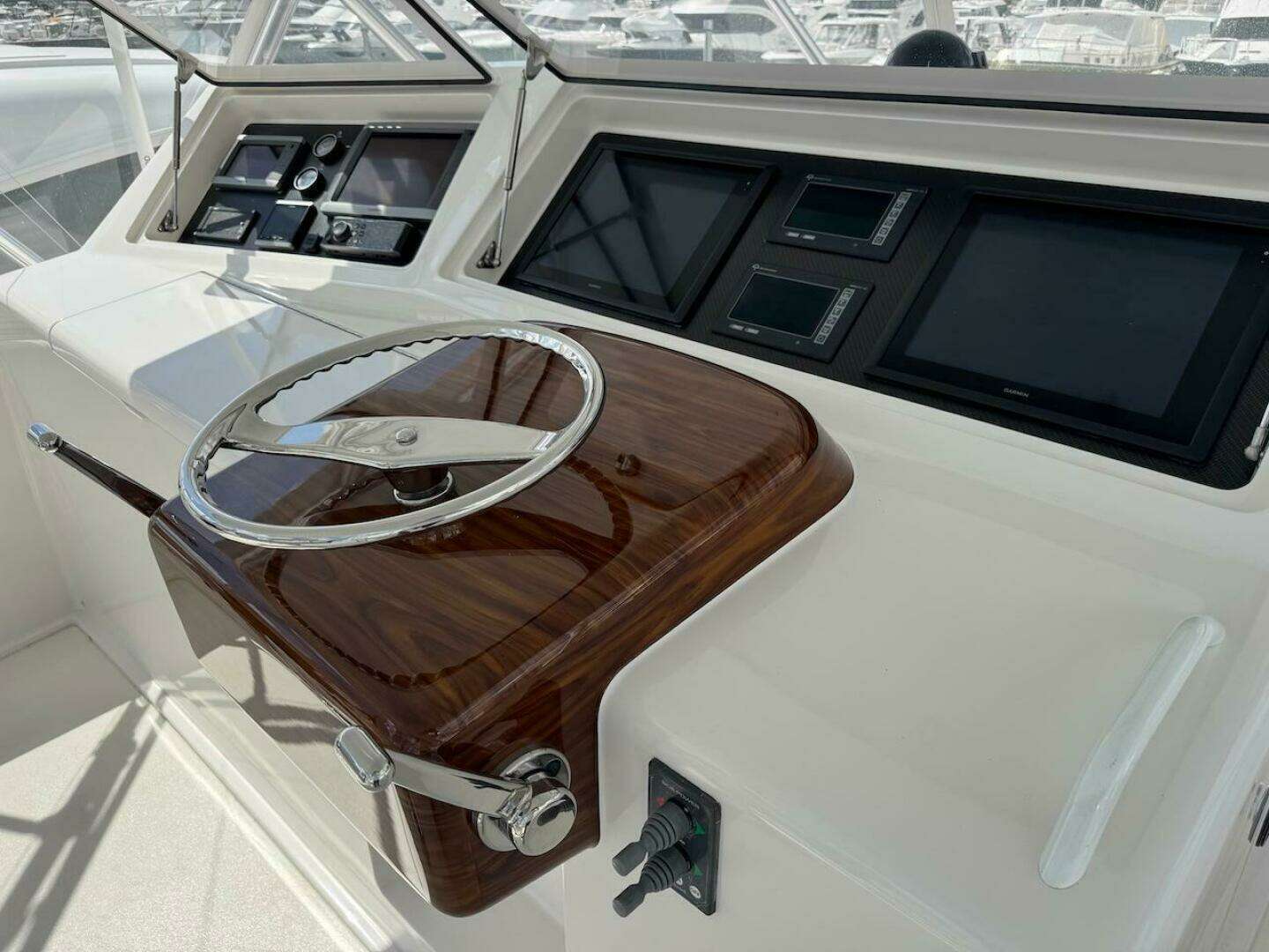 2007 Viking 52 Convertible - Image 30