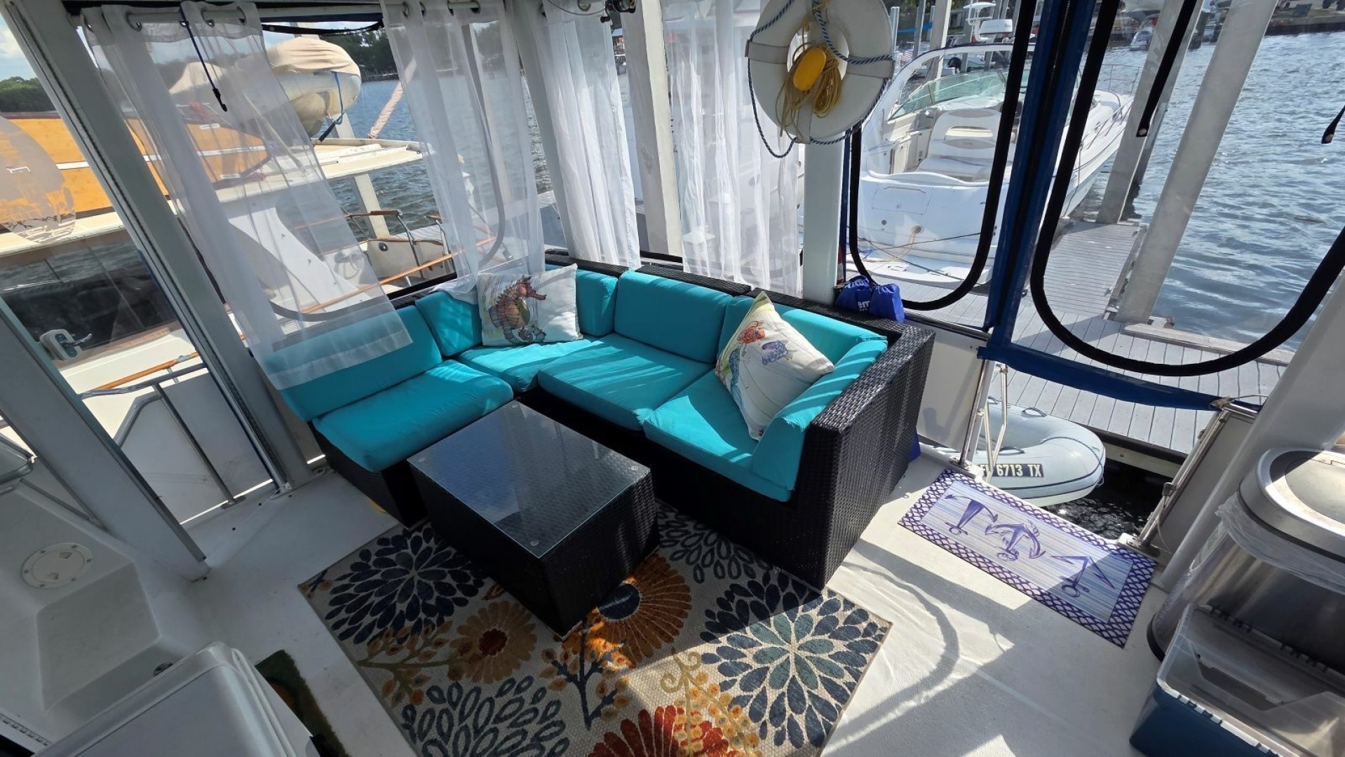 1998 Carver 405 Aft Cabin Motor Yacht - Image 6