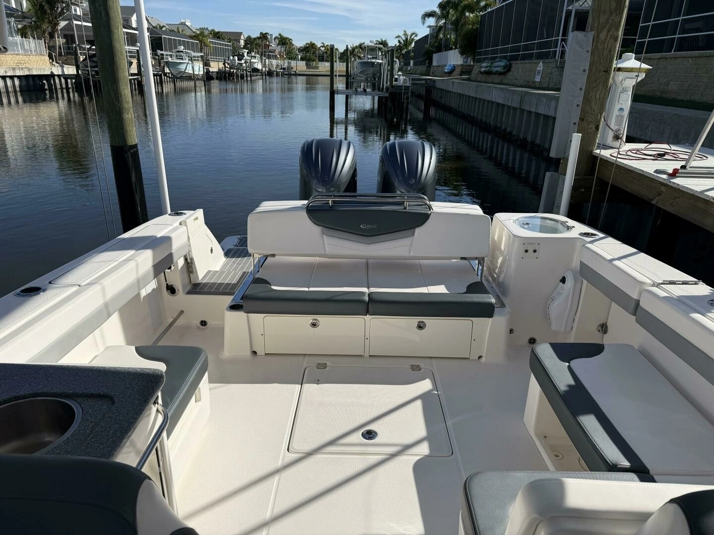 2021 Robalo R317 - Image 19