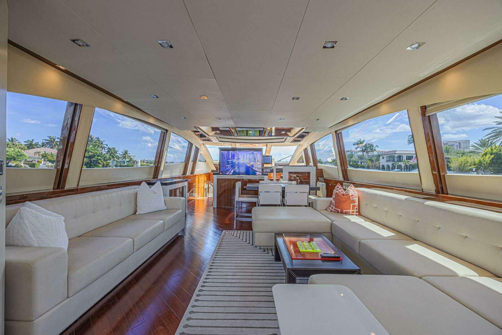 2010 Lazzara Yachts LSX 92 - Image 26