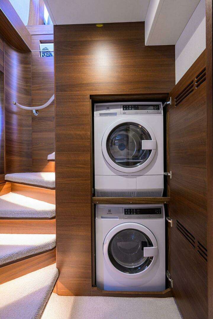 2021 Princess F70 - Image 20