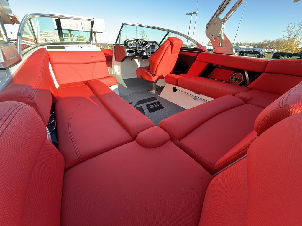 2019 MasterCraft XT22 - 40