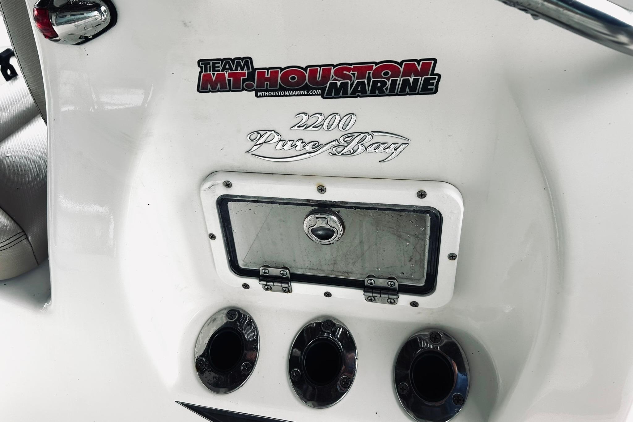 2017 Blue Wave 2200 PureBay boat with Team Mt. Houston Marine decal.