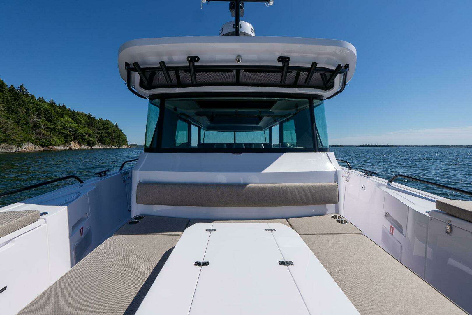 2025 Axopar Cross Cabin - Image 34