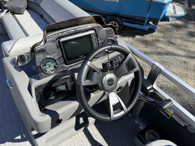 2026 Tahoe Sport 85 Rear Fish 23 - 11