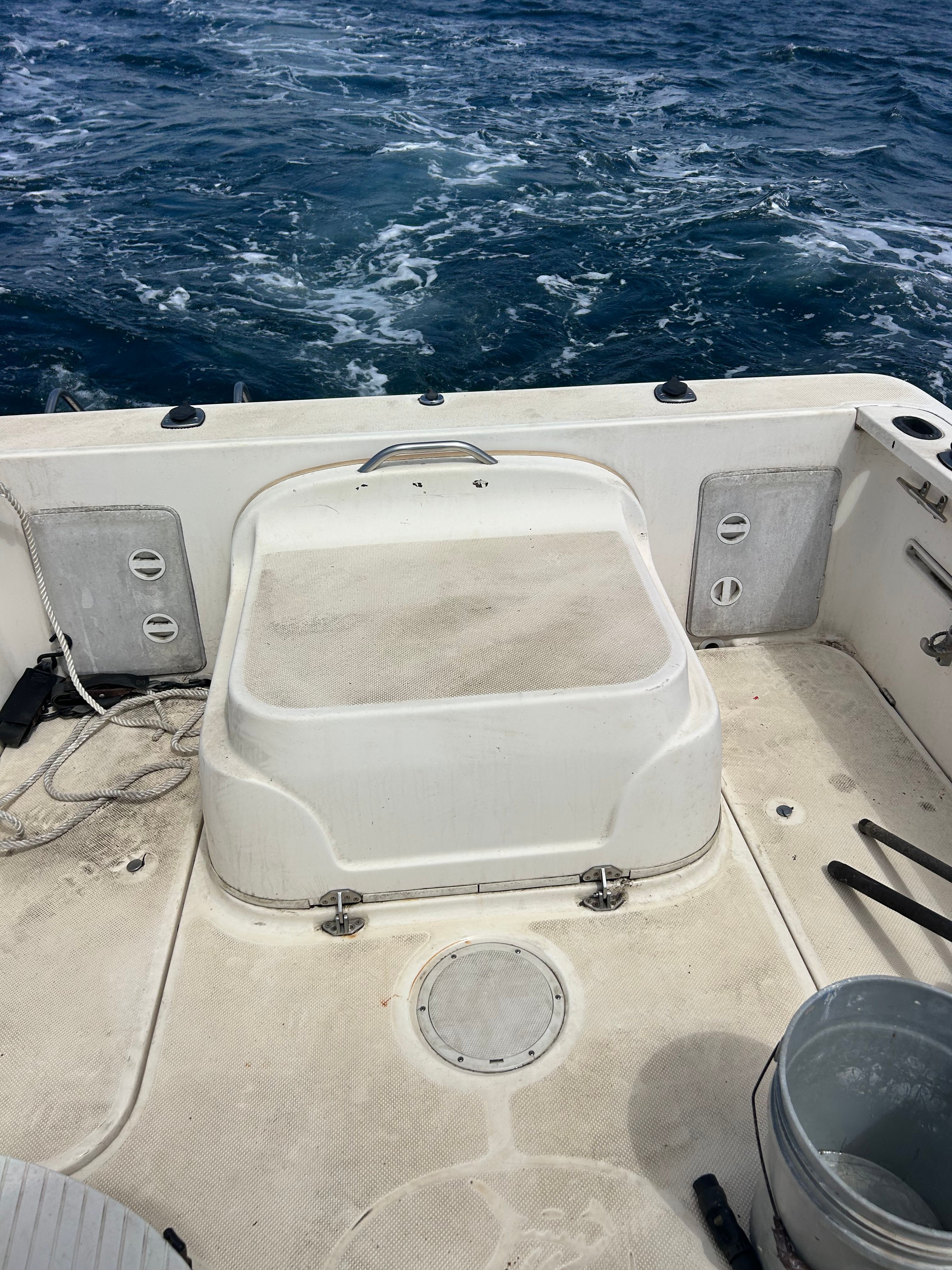2006 Bayliner 2052 Trophy Walkaround - 7