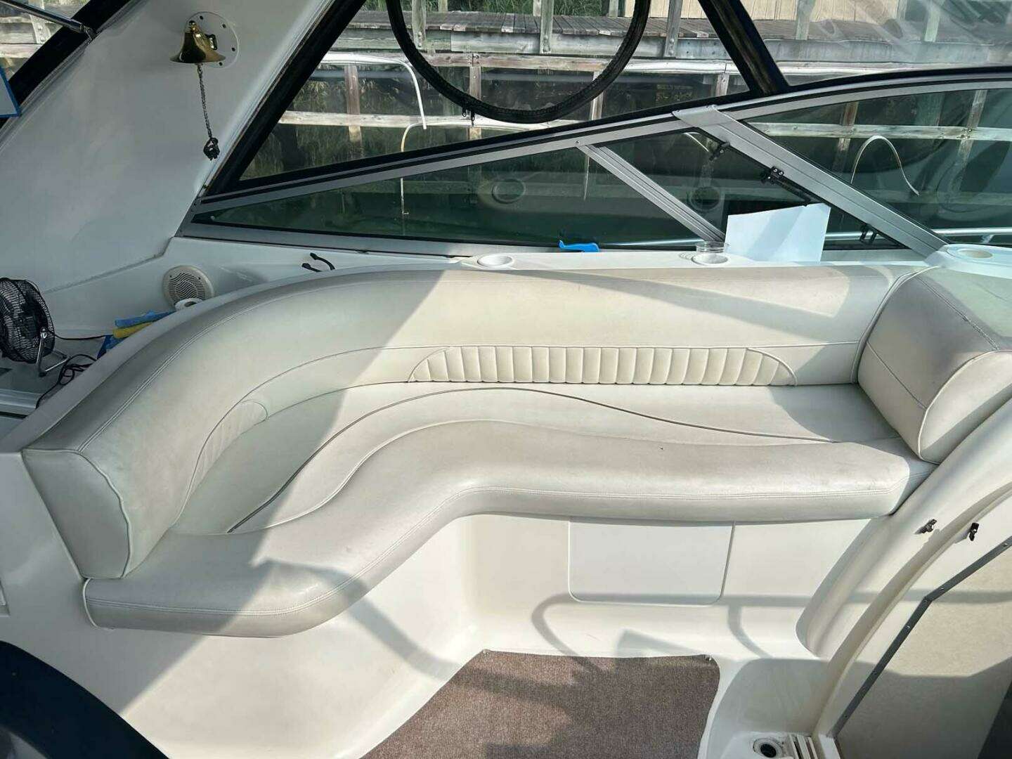 1997 Cruisers Yachts 4270 Esprit - Image 6