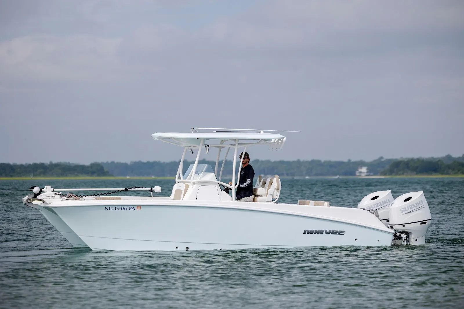 2023 Twin Vee 240 GFX