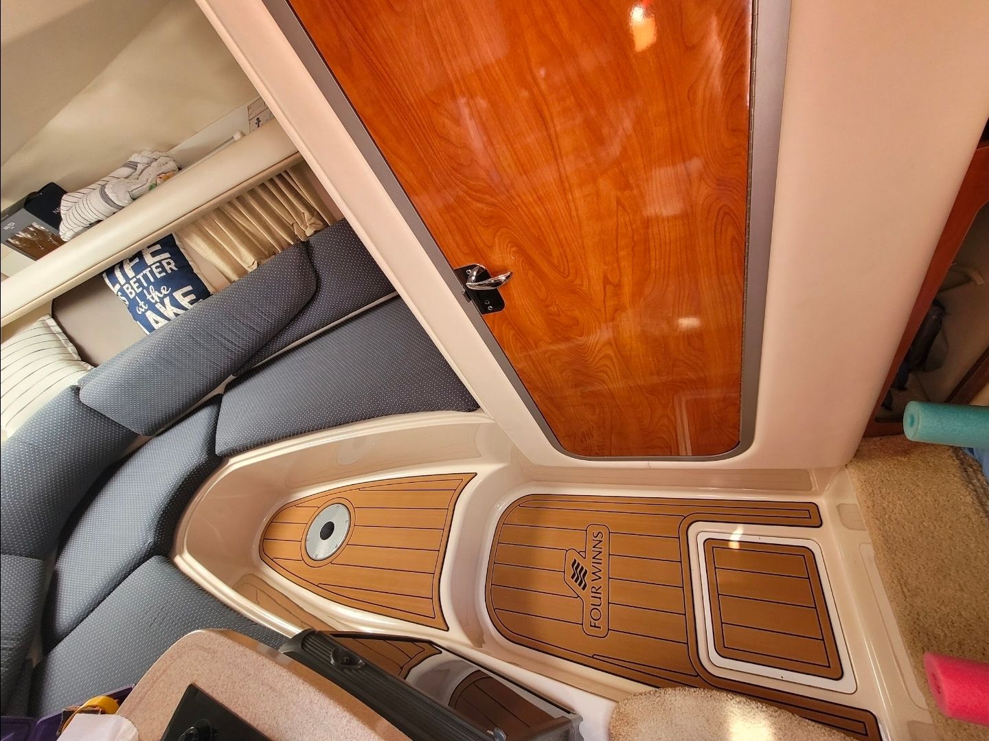 2004 Four Winns 248 Vista - 9